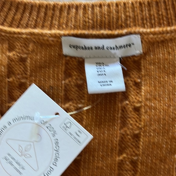 Cupcakes and Cashmere - V neck sweater vest Size: L - Picture 4 of 7